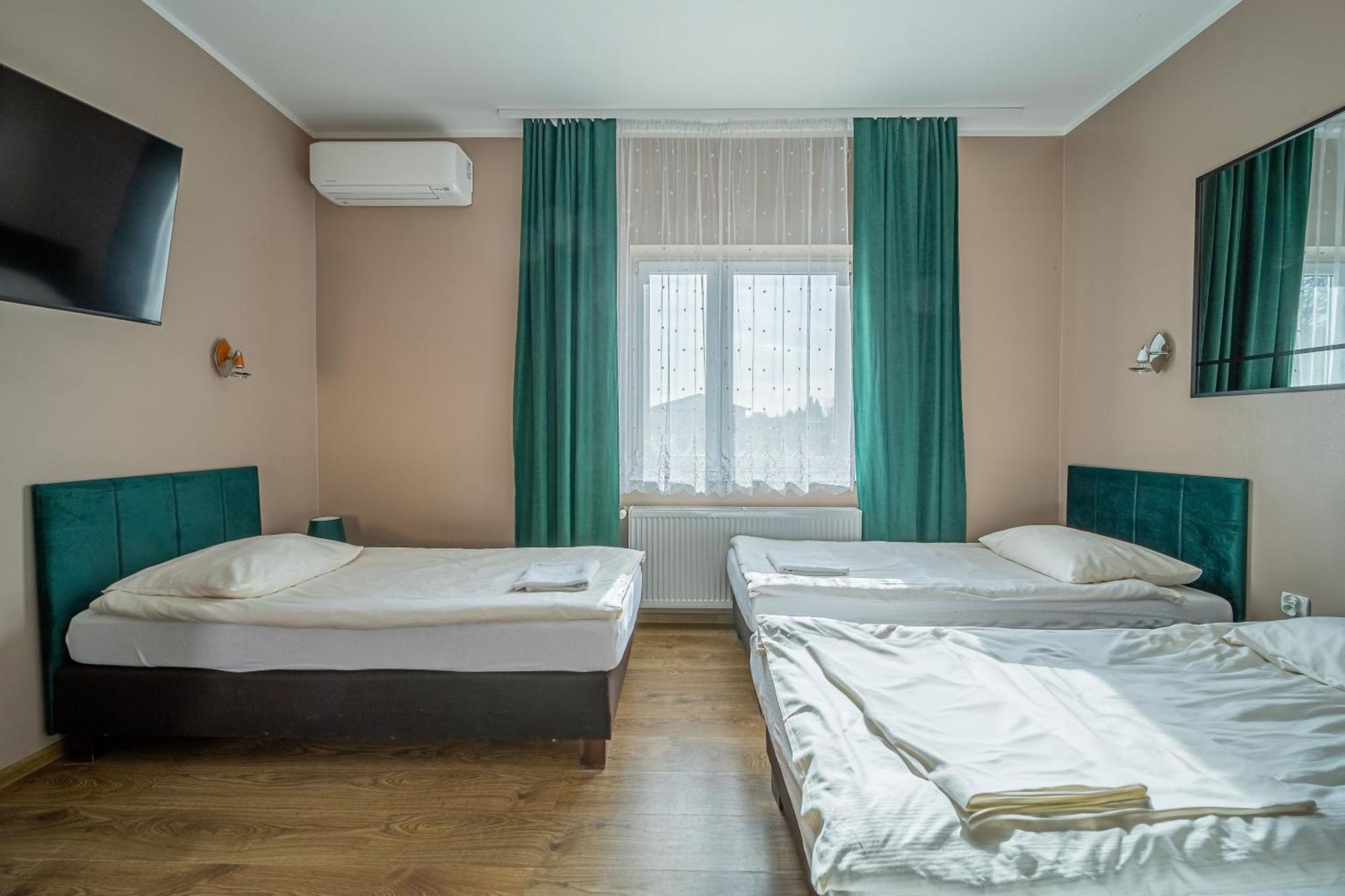 Motel "Plomyk" Kunowice Ngoại thất bức ảnh