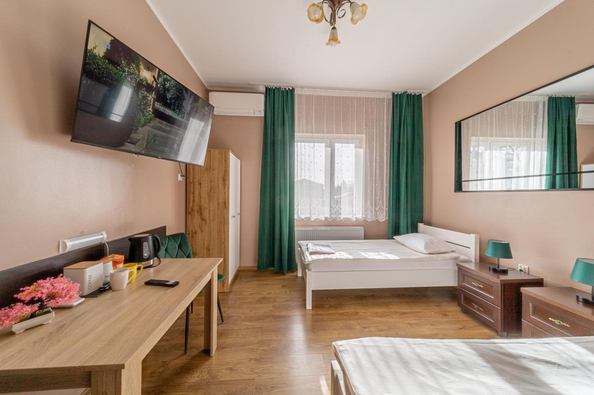 Motel "Plomyk" Kunowice Ngoại thất bức ảnh