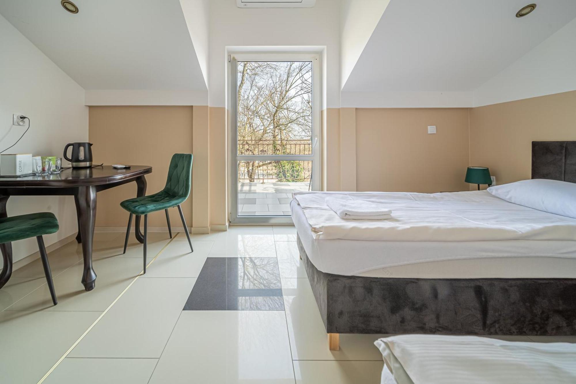 Motel "Plomyk" Kunowice Ngoại thất bức ảnh